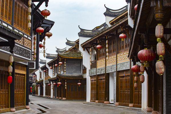 2024年春运今天开启·青海西宁,动车组列车在高原“做体检”